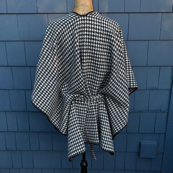 Black and White Houndstooth Wrap Poncho belted convertible soft - Picture 12 of 12